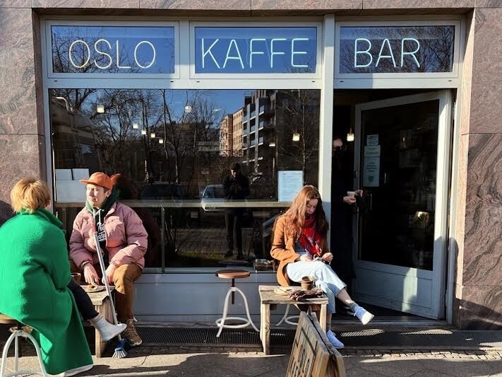 Skandinavische Cafés: Oslo Kaffebar Berlin Außenbereich