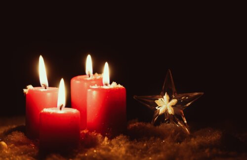 Skandinavische Kerzen Winter und Weihnachten